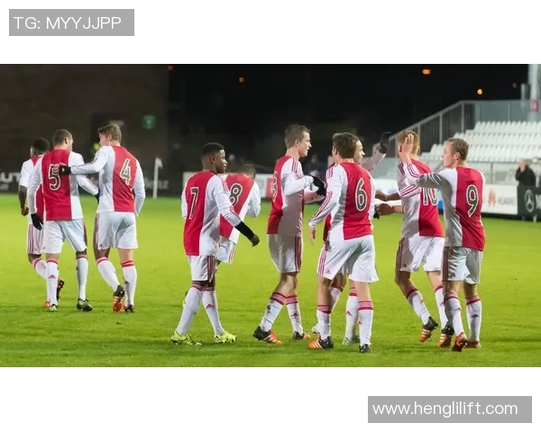 阿贾克斯与第聂伯罗激战正酣谁能在欧战中笑到最后